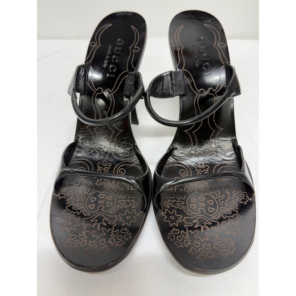 Gucci Black Leather Strappy Heeled Sandals Floral Etched Footbed Size 37 COA
